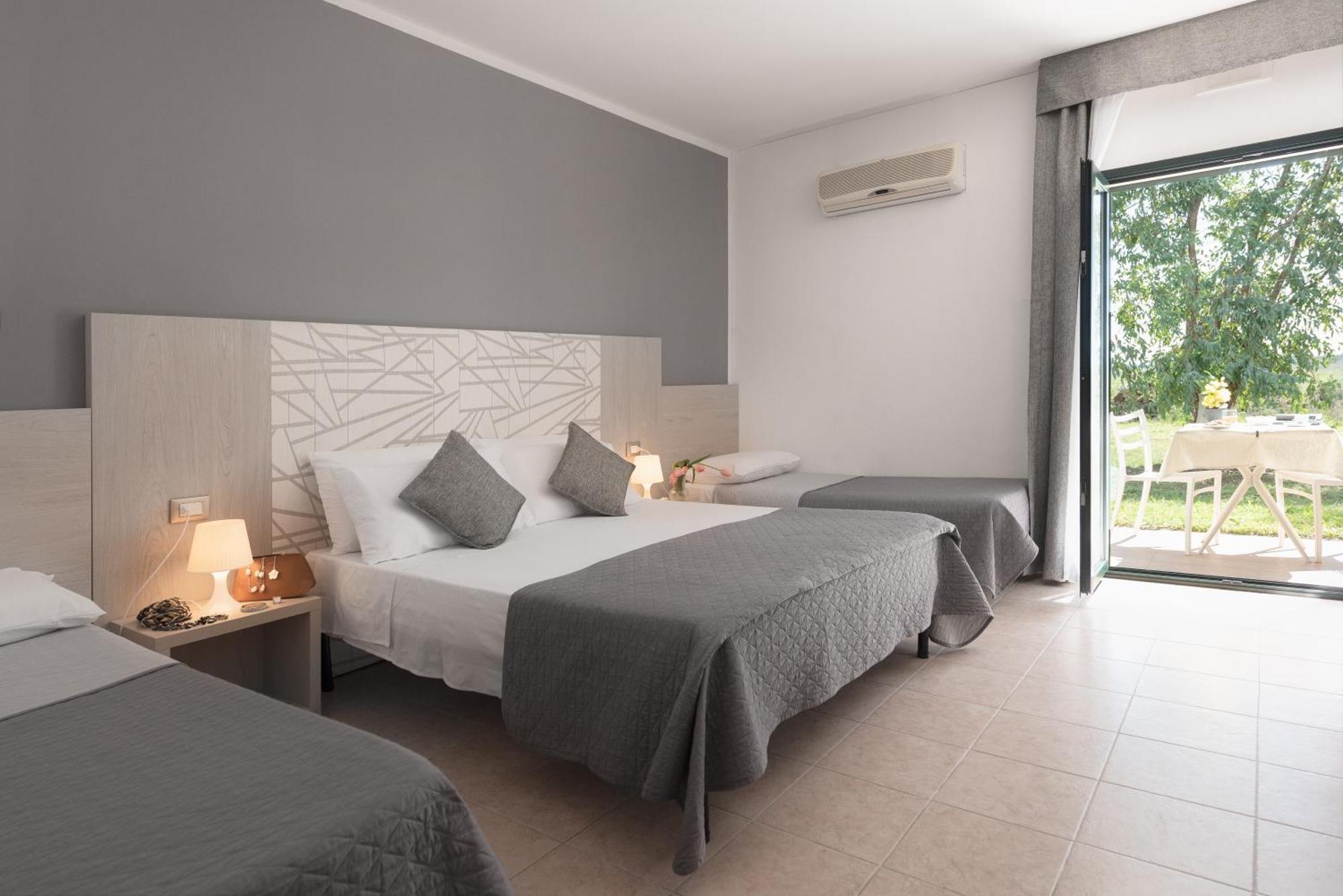 Hotel Le Muse Carpignano Salentino Eksteriør billede